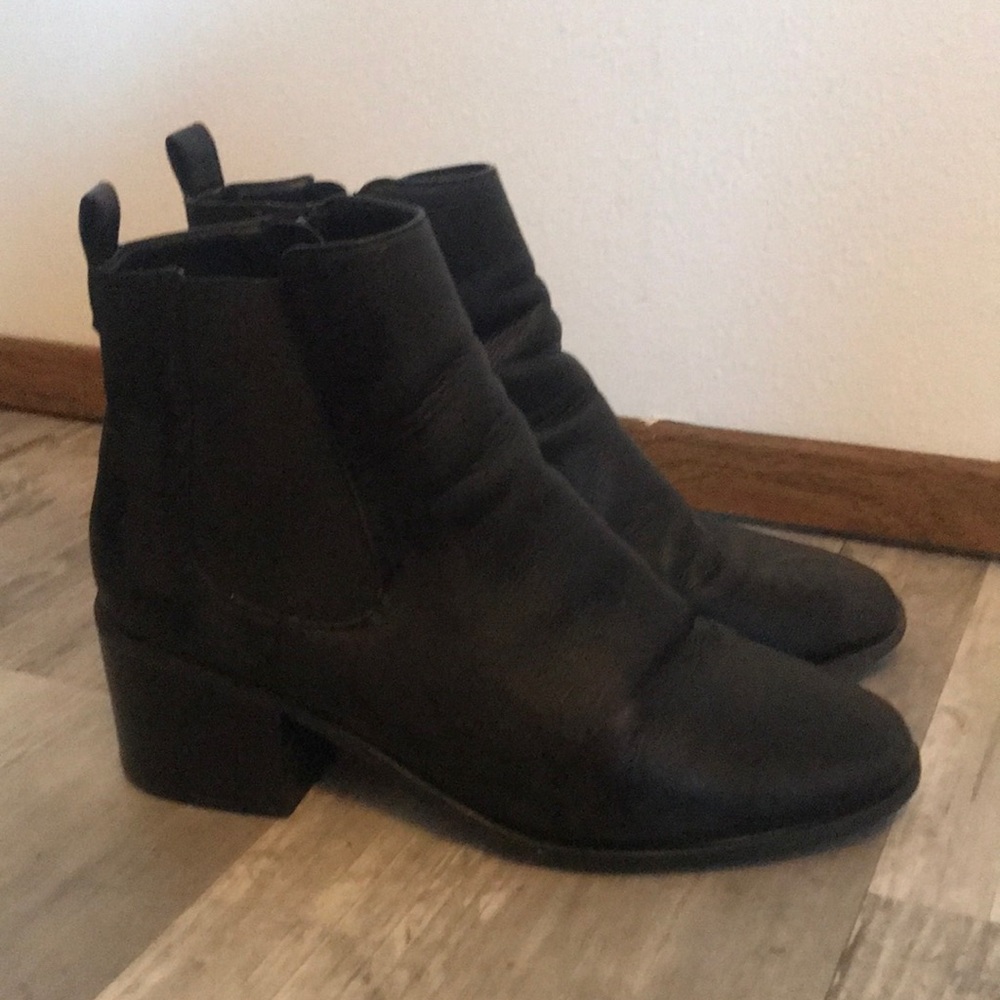 GAP Chelsea boots